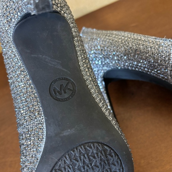 Size 7.5 Michael Kors Silver Alina Flex Crystal Embellishment Pumps, Rhinestone - Picture 14 of 17